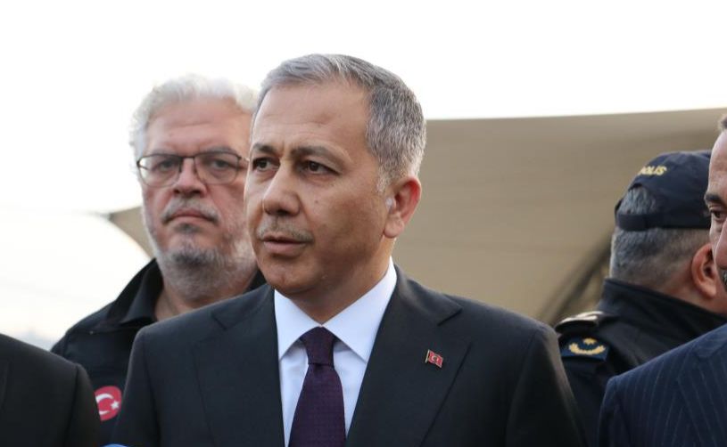 Yerlikaya: “Enkaz altında kimse bulunmuyor” Sındırgı’da meydana gelen 6.1 büyüklüğündeki depremin ardından İçişleri Bakanı Ali