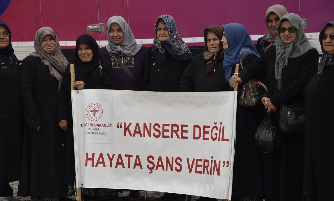 Dursunbey Belediyesi’nden kanserde erken teşhis çağrısı KETEM faaliyetleri kapsamında Dursunbey Devlet Hastanesi önünde ücretsiz kanser taramaları