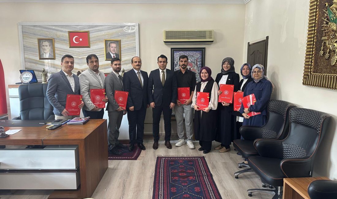 Manyas Kaymakamı Coşkun Topuz, Manyas Anadolu İmam Hatip Lisesi öğretmenlerini