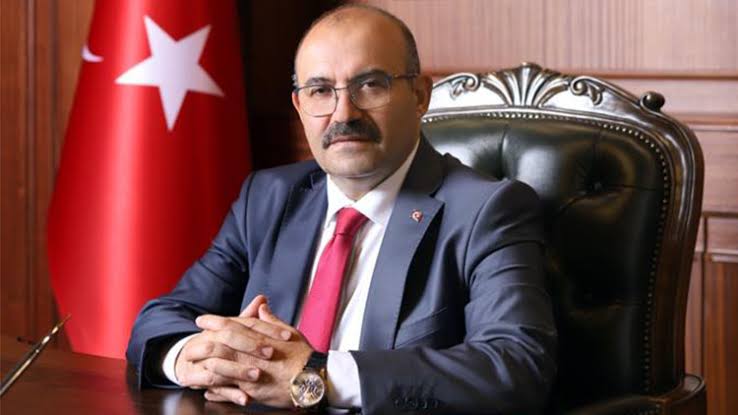 Ustaoğlu: “Cumhuriyet, Milletimizin Küllerinden Doğuşunun Tescilidir” Balıkesir Valisi İsmail Ustaoğlu, Cumhuriyet’in 102’nci yıl dönümü dolayısıyla yayımladığı