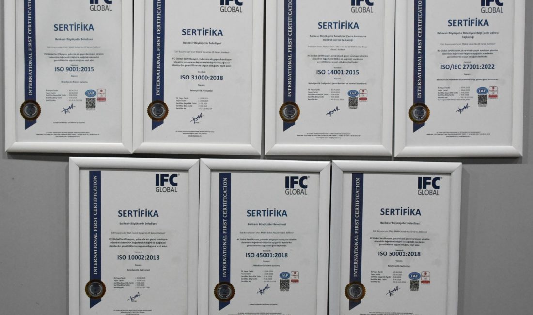 Balıkesir Büyükşehir Belediyesi kalite standartlarını yükseltiyor Balıkesir Büyükşehir Belediyesi, sürdürülebilir yönetim yaklaşımıyla şehri geleceğe taşırken kalite