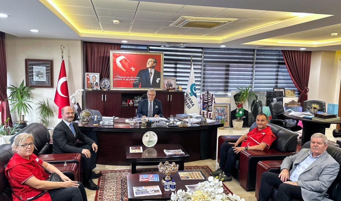 Bandırma Belediyesi’ne Kızılay heyetinden ziyaret Bandırma Belediye Başkanı Dursun Mirza, Balıkesir Kızılay Kan Merkezi Müdürü
