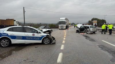 Balıkesir’de polis aracının otomobille çarpışması sonucu 1’i polis memuru 3