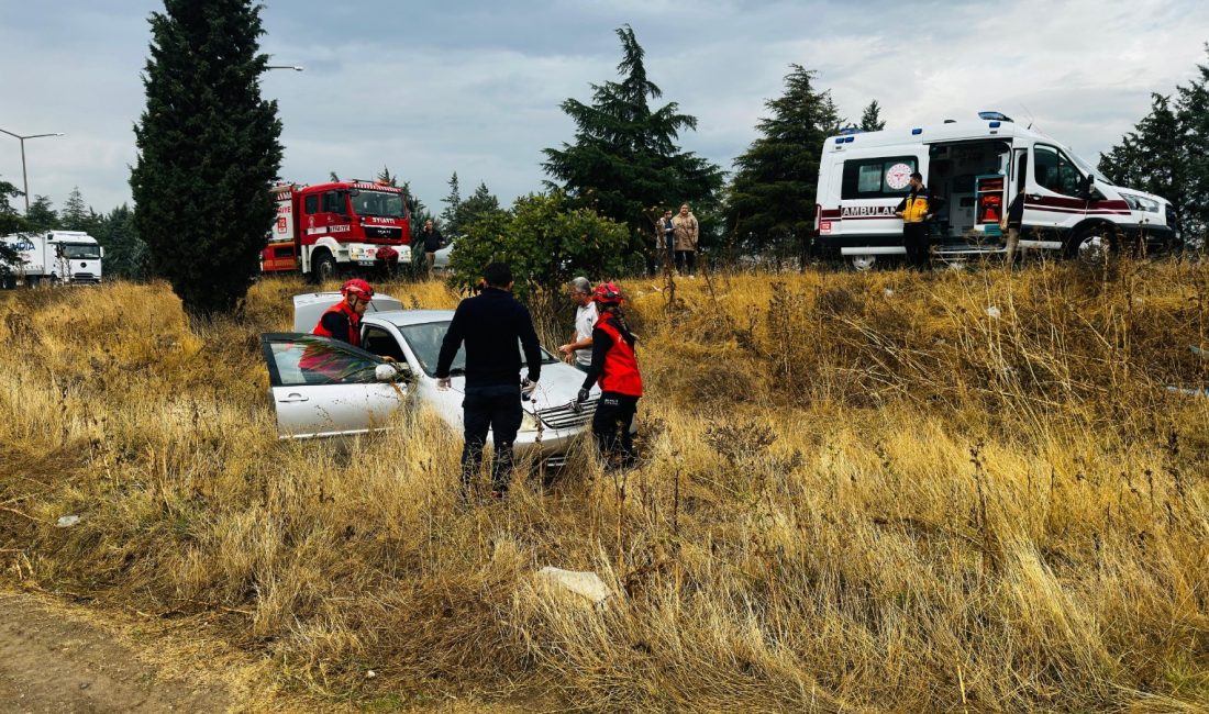 Balıkesir’de otomobil şarampole yuvarlandı Balıkesir Çevreyolu üzerinde Bursa istikameti Karamanköy Köprüsü yakınlarında bir otomobil