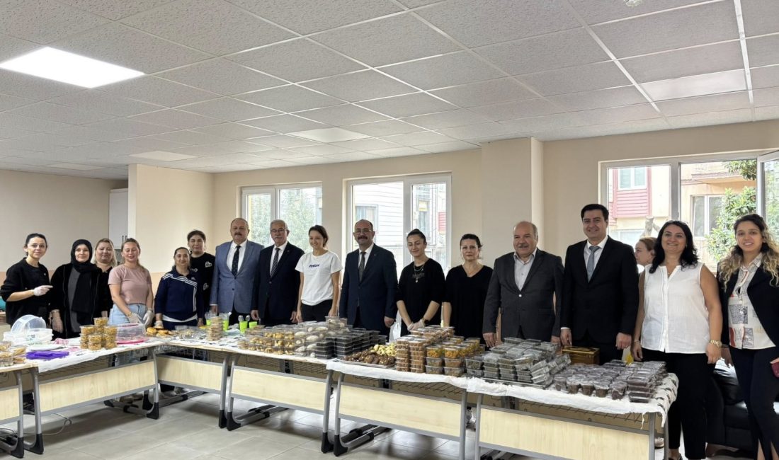 Kaymakam Göç ve Karışık kermeste öğrencilerle buluştu Avukat Hasan Tozun İlkokulu’nun kermesine Kaymakam Hasan Göç ve Belediye