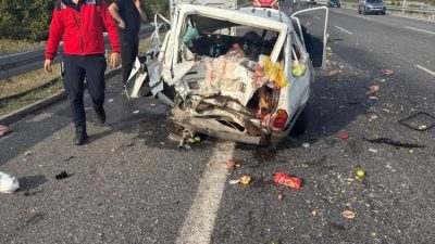 Balıkesir’de İstanbul-İzmir Otoyolu’nda bir kamyonetin otomobille çarpıştığı kazada 1 kişi