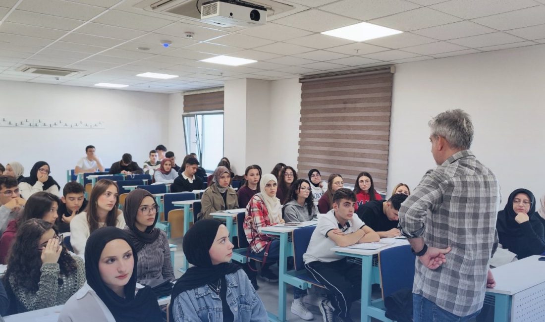 Bandırma’nın öğrencileri Biruni Üniversitesi’nde bilgilendirildi Biruni Üniversitesi akademisyenleri, Bandırma Ali Öztaylan Anadolu İmam Hatip Lisesi