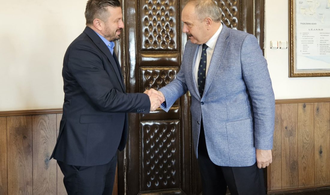 Başkan Aydemir, Erdek Kaymakamı ile görüştü Balıkesir İl Başkanı Aydemir, Erdek ilçesinin gelişim sürecini değerlendirmek üzere