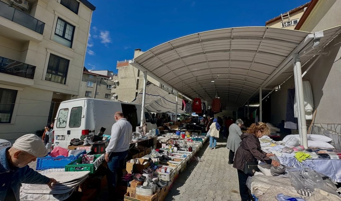 Marmara Adalar Belediye Başkanı Aydın Dinçer, yeni pazar yerinde esnaf