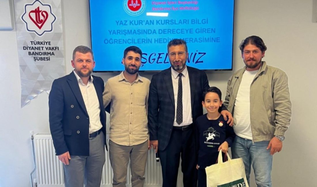 Bandırma’da Yaz Kur’an Kursları yarışmasında dereceye giren öğrencilere ödül Ali Öztaylan İmam Hatip Lisesi’nde düzenlenen yarışmada ilk 10’a giren