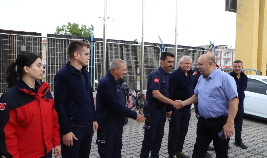 Palaz Gönen’in pelerinsiz kahramanlarının haftasını kutladı Gönen Belediye Başkanı İbrahim Palaz, İtfaiye Haftası kapsamında Balıkesir Büyükşehir