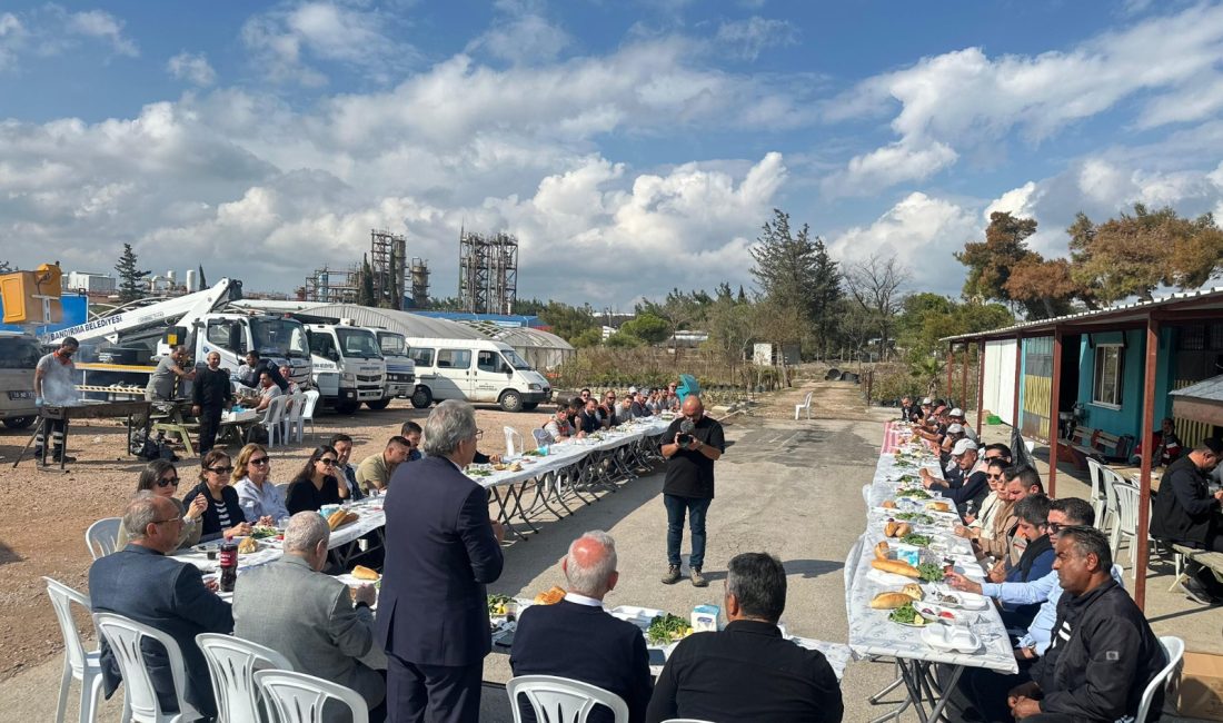 Başkan Mirza, Park ve Bahçeler ekibiyle yemekte buluştu Bandırma Belediye Başkanı Dursun Mirza, Park ve Bahçeler Müdürlüğü şantiyesini
