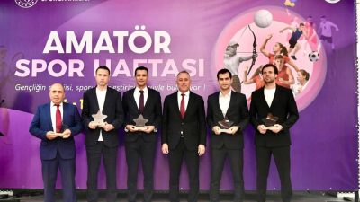 Balıkesir’de sporun yıldızları “Sporun En’leri Ödül Töreni”nde buluştu. Balıkesir Valiliği
