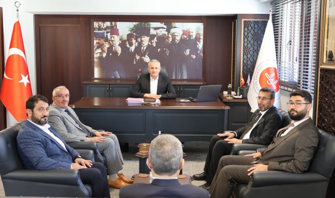 Müftü Pehlivan’dan İzmir’de anlamlı ziyaret Bandırma İlçe Müftüsü Dr. Abdulhamid Pehlivan, bölgedeki müftülerle birlikte İzmir