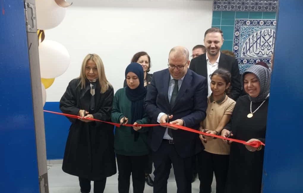 Susurluk İmam Hatip Ortaokulu’na yeni kütüphane Kaymakam Turgut Gülen ve protokol üyelerinin katıldığı törenle Susurluk İmam