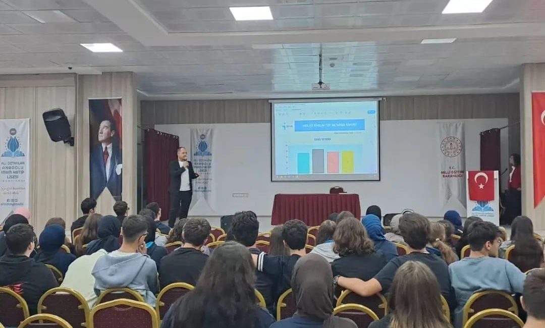 Bandırma’da öğrencilere gelecek planlama semineri İŞKUR danışmanları, Bandırma’da öğrencilere doğru meslek seçimi ve mesleki yönelim