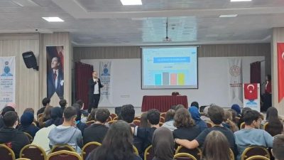 İŞKUR danışmanları, Bandırma’da öğrencilere doğru meslek seçimi ve mesleki yönelim
