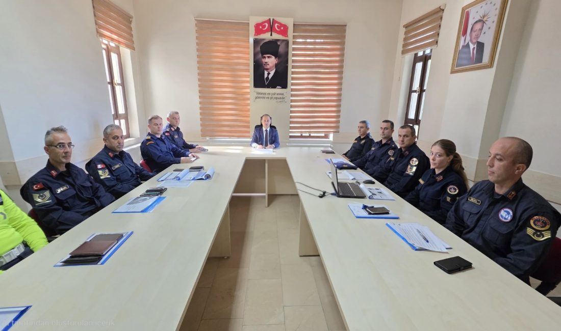 Bandırma Kaymakamı Engin Aksakal başkanlığında toplantı düzenlenerek ilçe genelinde güvenlik