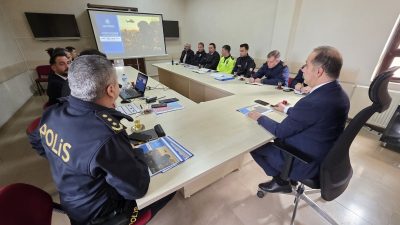 Bandırma Kaymakamı Engin Aksakal başkanlığında yapılan toplantıda, ilçede yürütülen güvenlik