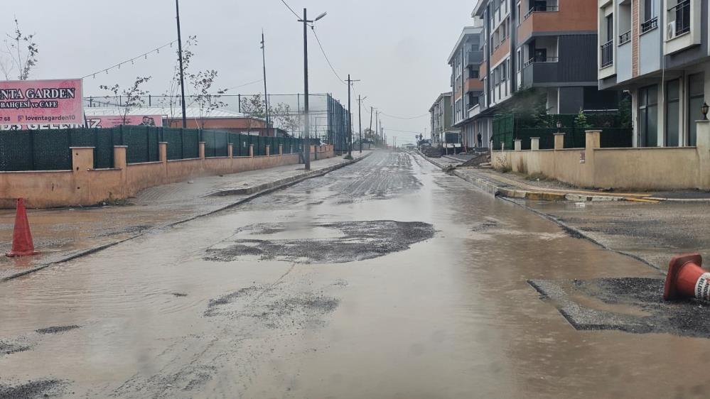 Bandırma’da sağanak yağış etkili oldu Meteoroloji Genel Müdürlüğü’nün günler öncesinden uyardığı yağış, Bandırma’da da sabah