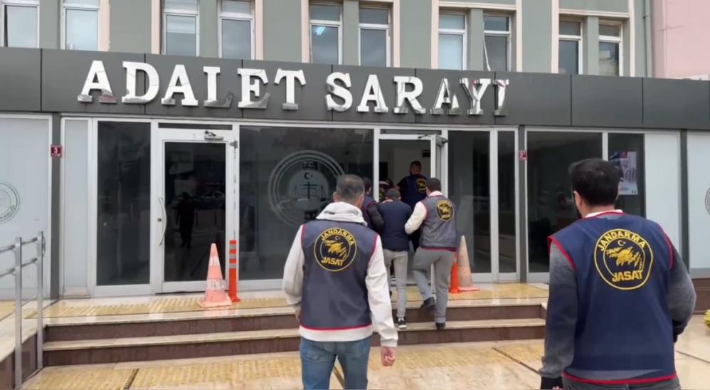 Misakça’daki 18 yıllık cinayeti JASAT aydınlattı: Oğlunun kan örneğiyle kimliği belirlendi Balıkesir İl Jandarma Komutanlığına bağlı Jandarma Suç Araştırma Timi (JASAT),