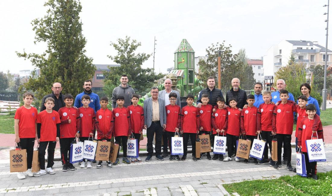 BAŞKAN HAKAN ŞEHİRLİ GELECEĞİN YILDIZLARINI AĞIRLADI Avrupa Yerel Demokrasi Haftası kapsamında, geleceğimizin teminatı olan genç sporcular