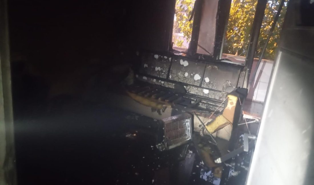 Susurluk’ta ev yangını: 1 kişi dumandan etkilendi Karşıyaka Mahallesi’nde bulunan 2 katlı müstakil bir evde yangın çıktı.