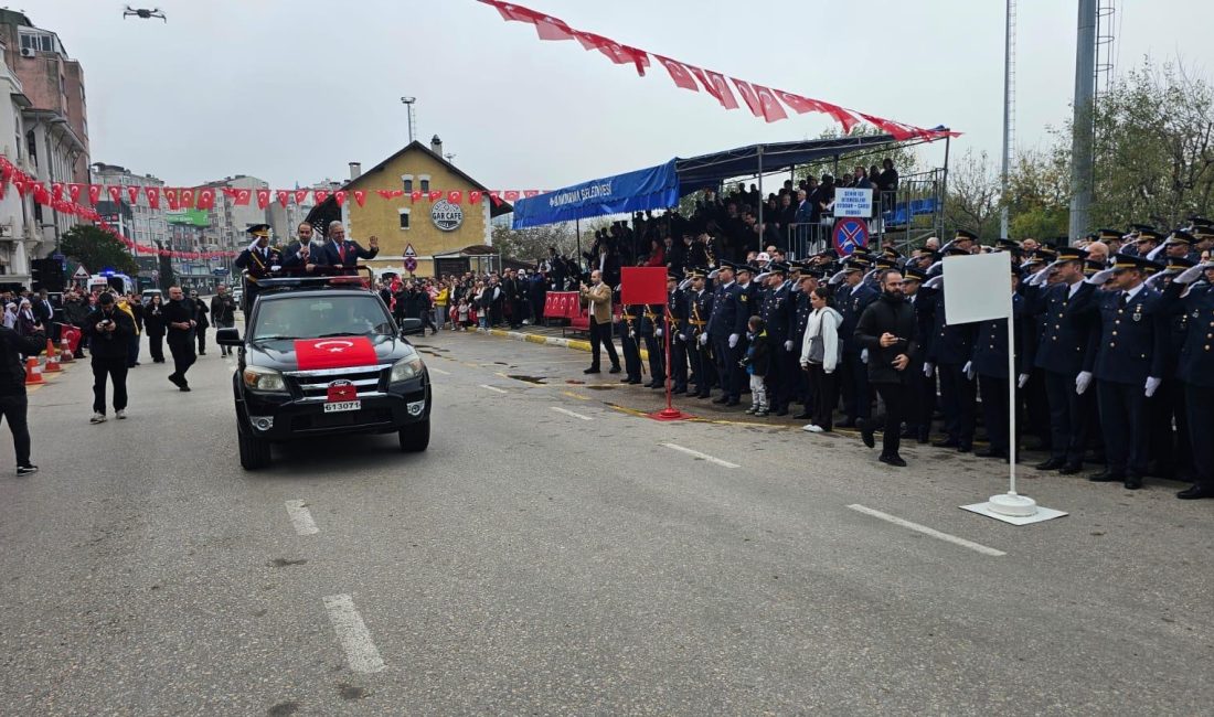 Bandırma Cumhuriyet’in 102’nci yılını coşkuyla kutladı 29 Ekim Cumhuriyet Bayramı, Bandırma’da düzenlenen kutlama programları ile coşkuyla