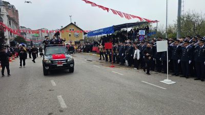 29 Ekim Cumhuriyet Bayramı, Bandırma’da düzenlenen kutlama programları ile coşkuyla