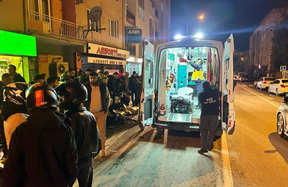 Balıkesir’de bir motosiklet sürücüsü karşıdan karşıya geçmeye çalışan yaya çarptı.