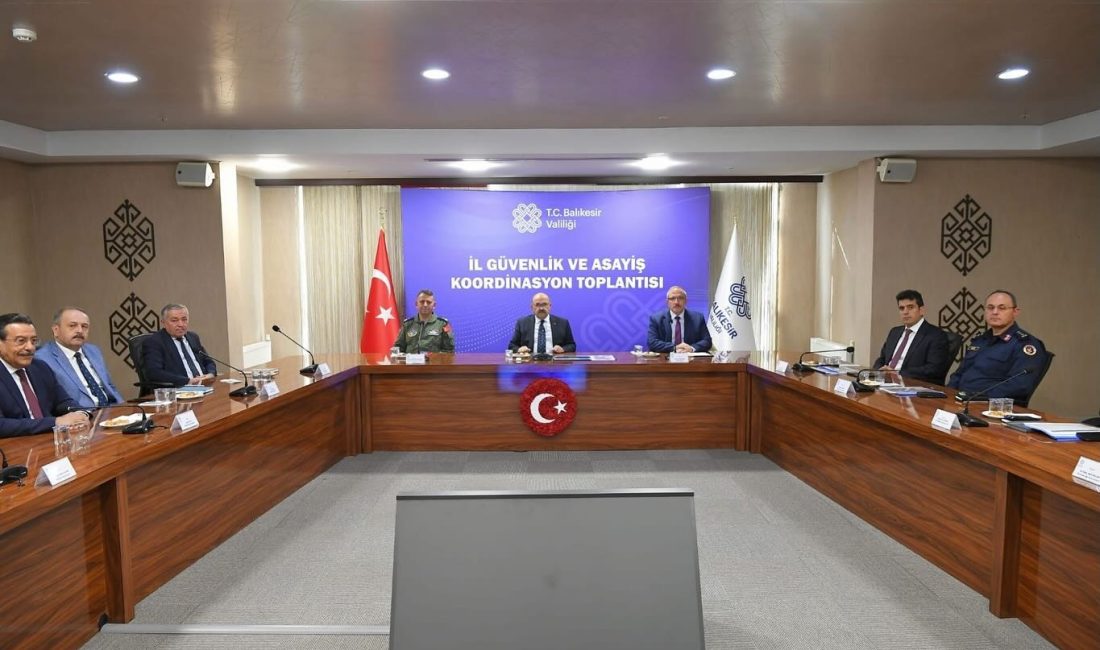 Balıkesir Valisi İsmail Ustaoğlu, İl Güvenlik ve Asayiş Koordinasyon Toplantısında