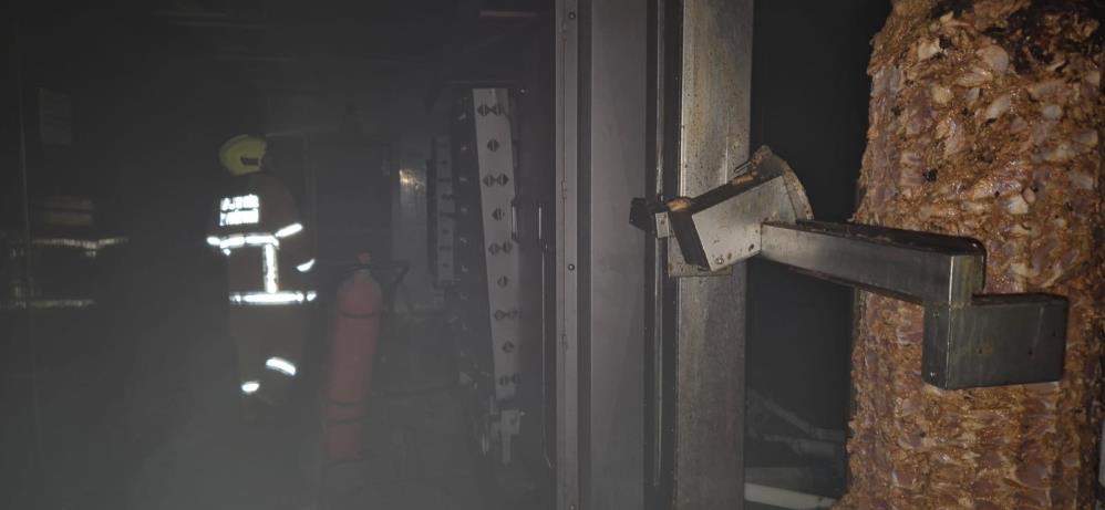 Susurluk’ta fabrika yangını: Ekipler kısa sürede müdahale etti Karapürçek Mahallesi’nde bulunan bir fabrikada, havalandırma sistemindeki arızadan kaynaklanan yangın