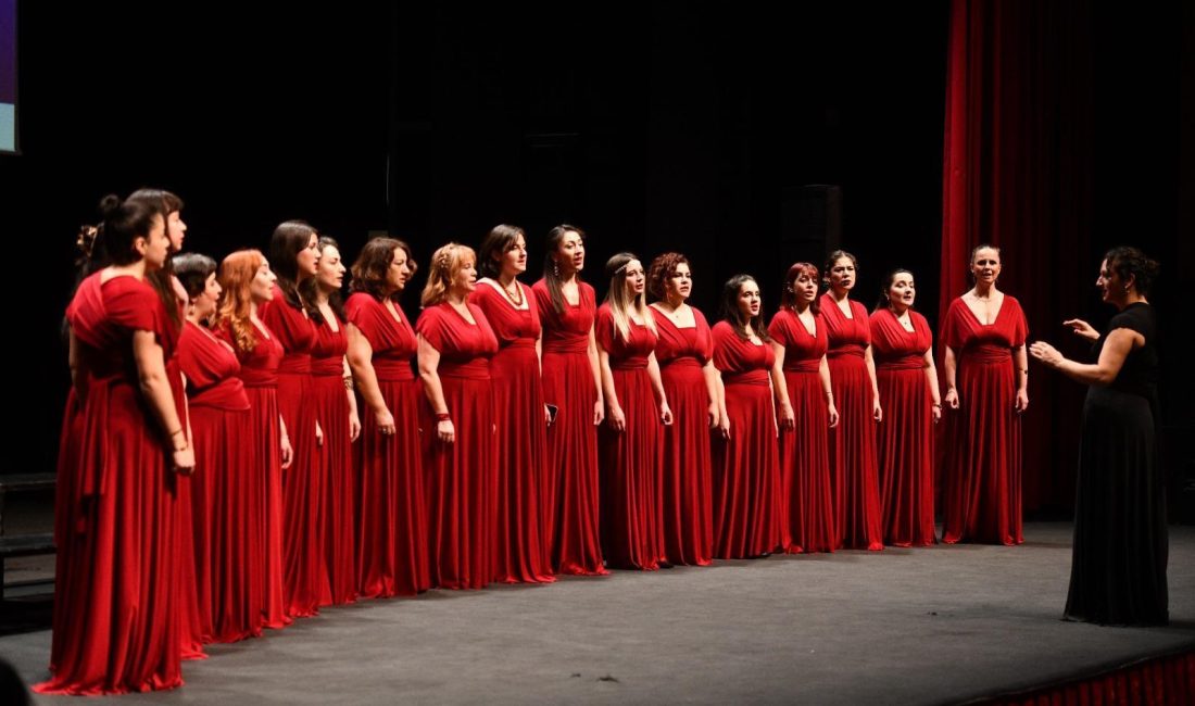 Korolar Maratonu, muhteşem performanslarla başladı Balıkesir Büyükşehir Belediyesi, Koro Kültürü Derneği tarafından düzenlenen “Korolar Maratonu”nun