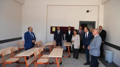 Balıkesir Valisi İsmail Ustaoğlu, Erdek Kaymakamı Hasan Göç ile birlikte