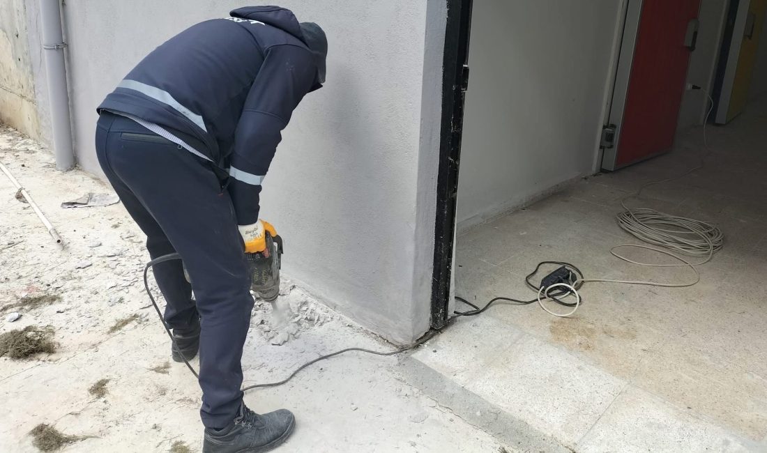 Susurluk’ta yeni hastanenin çevresi düzenleniyor Yeni hizmete giren Susurluk Devlet Hastanesi çevresinde, belediye ekipleri ulaşım