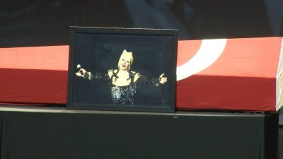 ABD’de hayatını kaybeden usta sanatçı Muazzez Abacı için İstanbul’daki Atatürk