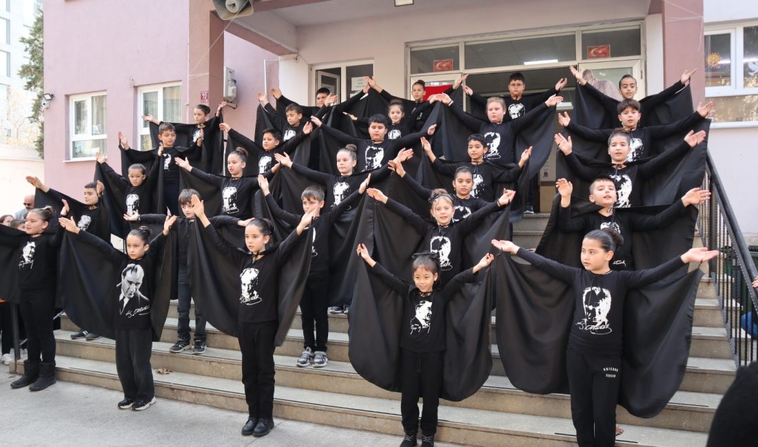 Atatürk’ün ebediyete intikalinin 87. yılında Bandırma Hürriyet İlkokulu’nda düzenlenen anma