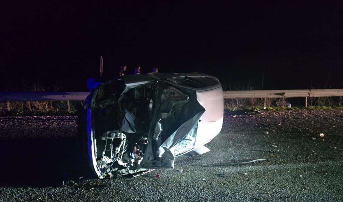 Gönen  Taştepe Mahallesi Bandırma-Gönen karayolunda meydana gelen trafik kazasında 2