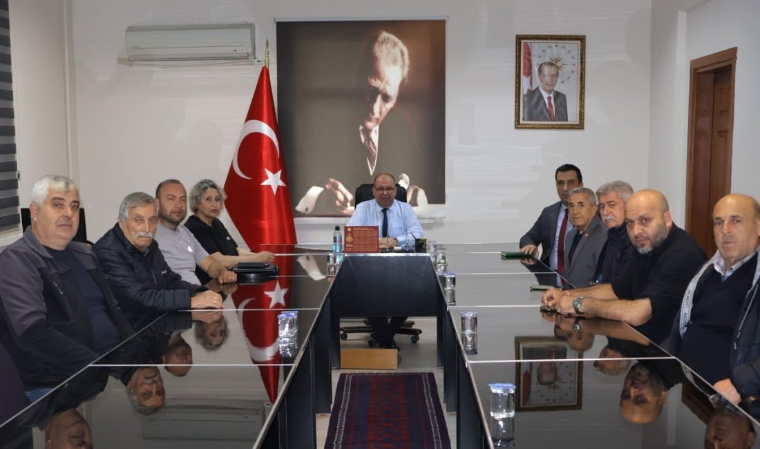 Kaymakam Gülen, merkez mahalle muhtarlarıyla buluştu Susurluk Kaymakamı Turgut Gülen’in başkanlığında yapılan toplantıda, muhtarların talep ve