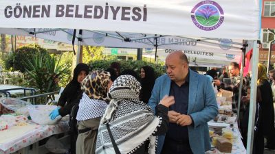 Gönen’de Filistin’e destek amacıyla düzenlenen yardım kermesine ilçe protokolü ve