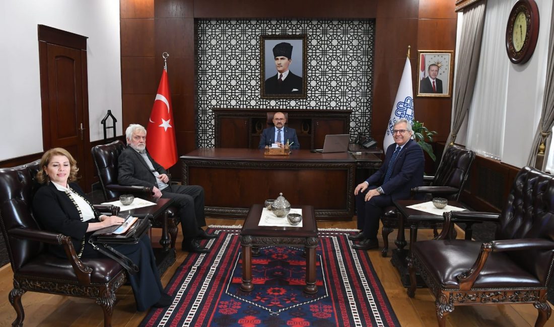 Bandırma Belediye Başkanı Dursun Mirza, beraberindeki heyetle Balıkesir Valisi İsmail