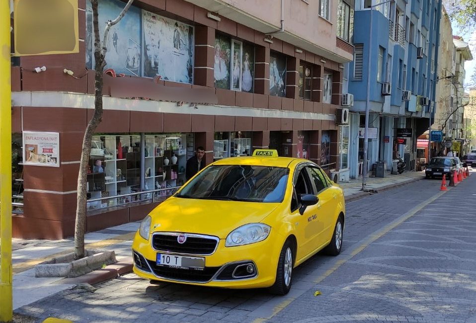 Bandırma’da taksi ücretlerine zam Bandırma’da taksi açılış ücreti ve kilometre fiyatları artırıldı. Taksi kullananlar,