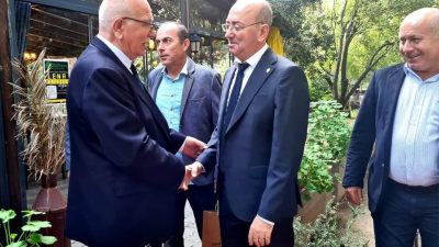 Bakkallar ve Bayiler Esnaf Odası, yıllardır hizmet veren esnafları plaket
