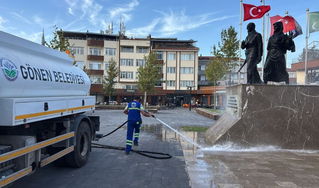 Gönen Belediyesi ekipleri, ilçe genelinde yol, parke taşı, yağmur suyu