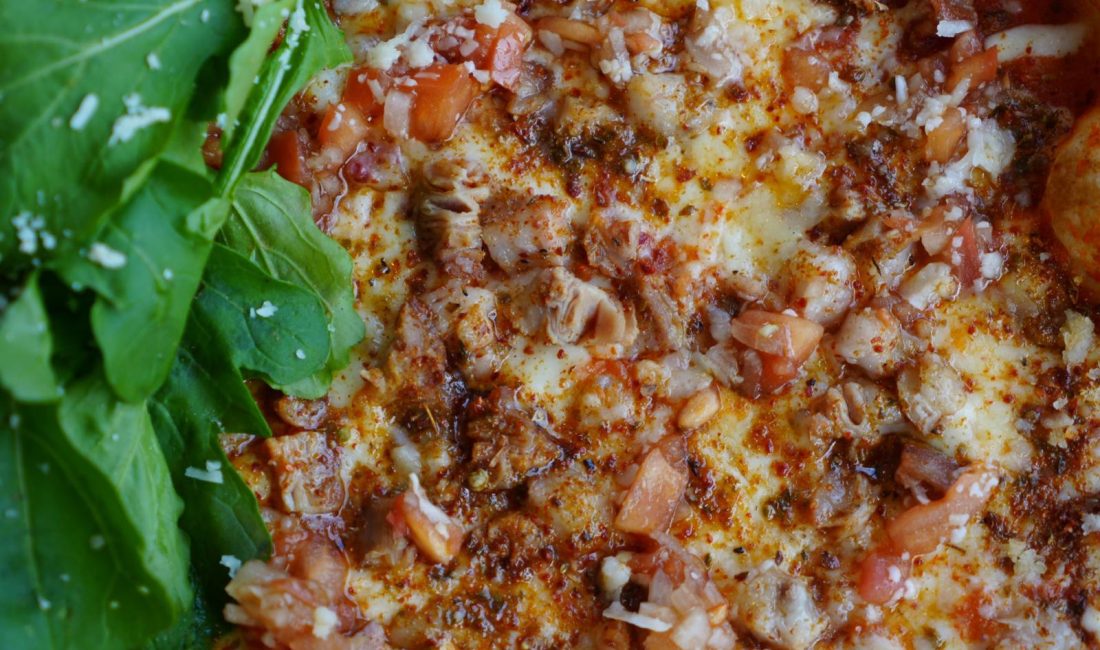 Balıkesir’den dünyaya yeni lezzet: Kokoreçli pizza Kokoreçin başkenti olarak bilinen Balıkesir’de 22 yaşındaki girişimci Enes Teke,