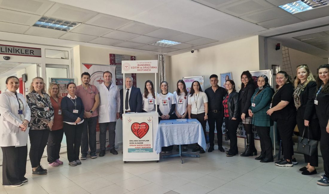 Organ Bağışı Haftası’nda Bandırma’da farkındalık yaratıldı Bandırma Eğitim ve Araştırma Hastanesi’nde, Organ Bağışı Haftası dolayısıyla bilgilendirme