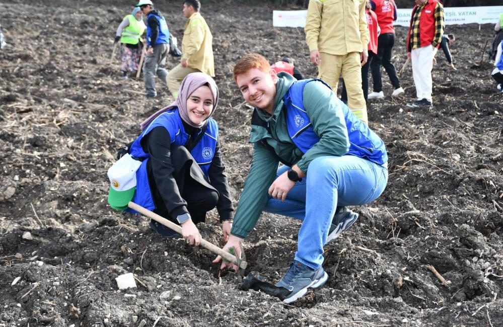 Balıkesir’de gençler ‘Yeşil Vatan’ için buluştu Balıkesirli gençler “Milli Ağaçlandırma Günü” kapsamında Altıeylül ilçesi Cinge Mahallesinde