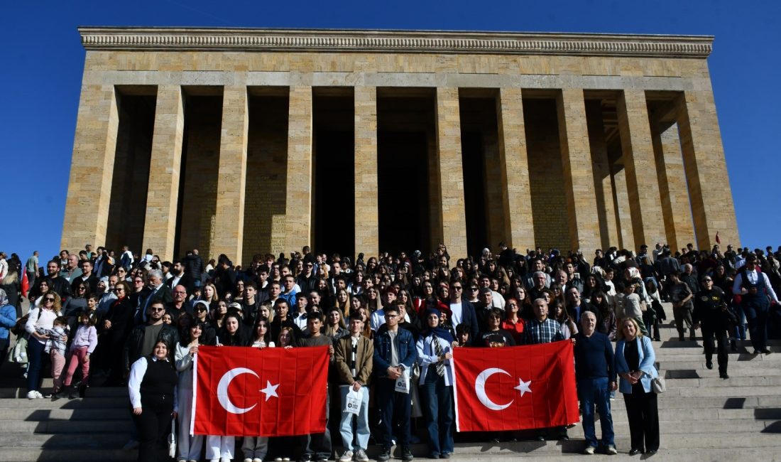 Balıkesirli gençler Ata’nın huzurunda Balıkesir Büyükşehir Belediyesi Gençlik Merkezlerindeki öğrenciler tarafından Ulu Önder’imiz Gazi