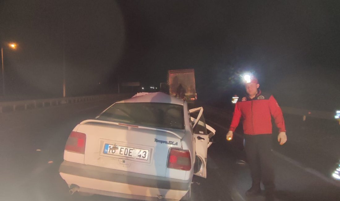 Susurluk’ta otomobil tıra arkadan çarptı; 1 ölü Susurluk’ta seyir hakindeki otomobil önde giden tıra arkadan çarptı. Kaza