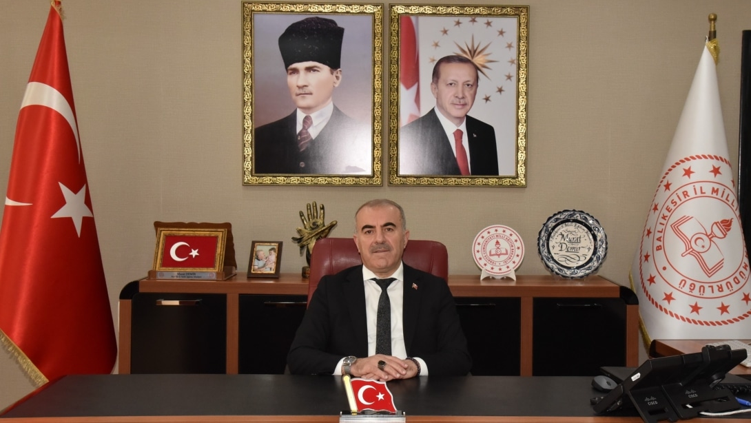 Müdür Demir’den 24 Kasım’da Anlamlı Mesaj İl Milli Eğitim Müdürü Murat Demir, 24 Kasım Öğretmenler Günü